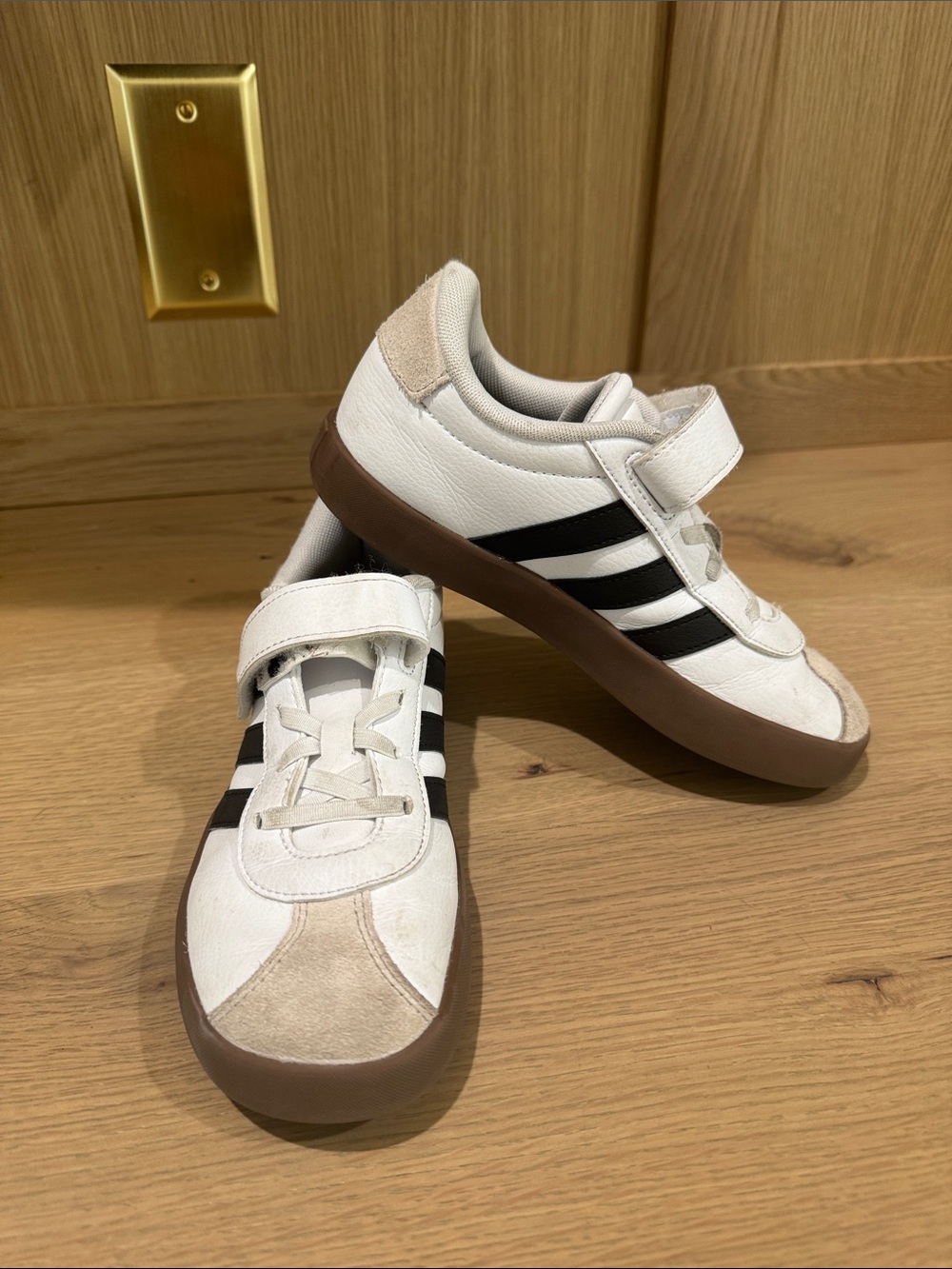 adidas Kids White LITTLE KIDS' ADIDAS VL COURT 3.0 HOOK-AND-LOOP CASUAL SHOES